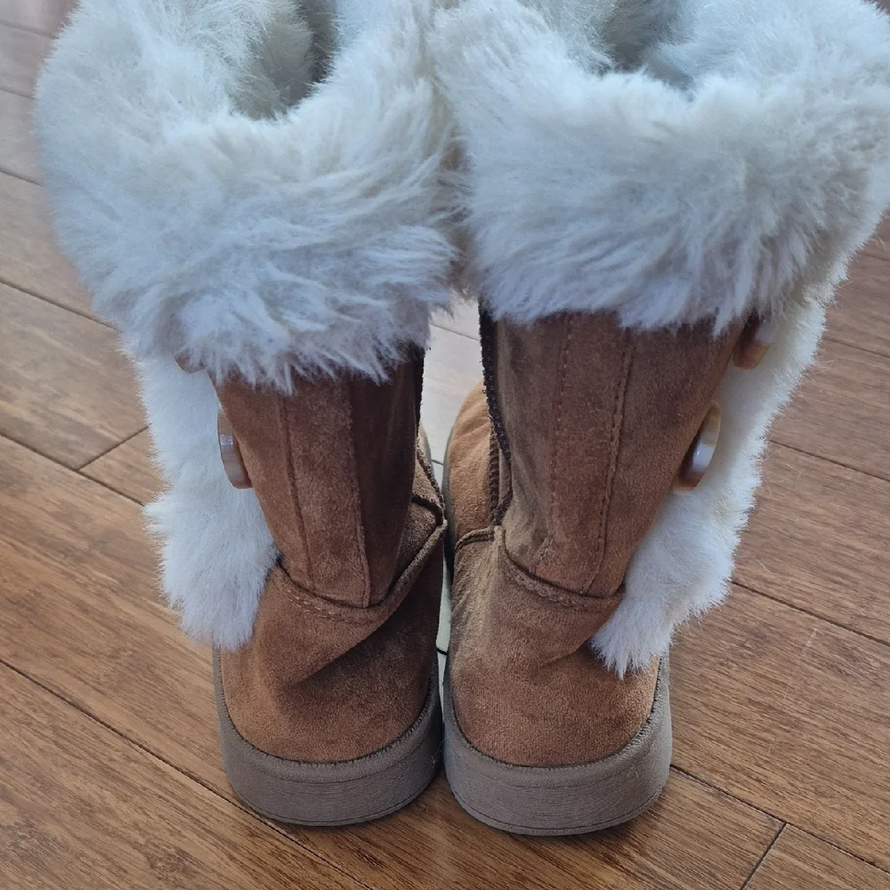 SO Tan and White Fur-Lined Winter Boots - Picture 5 of 6